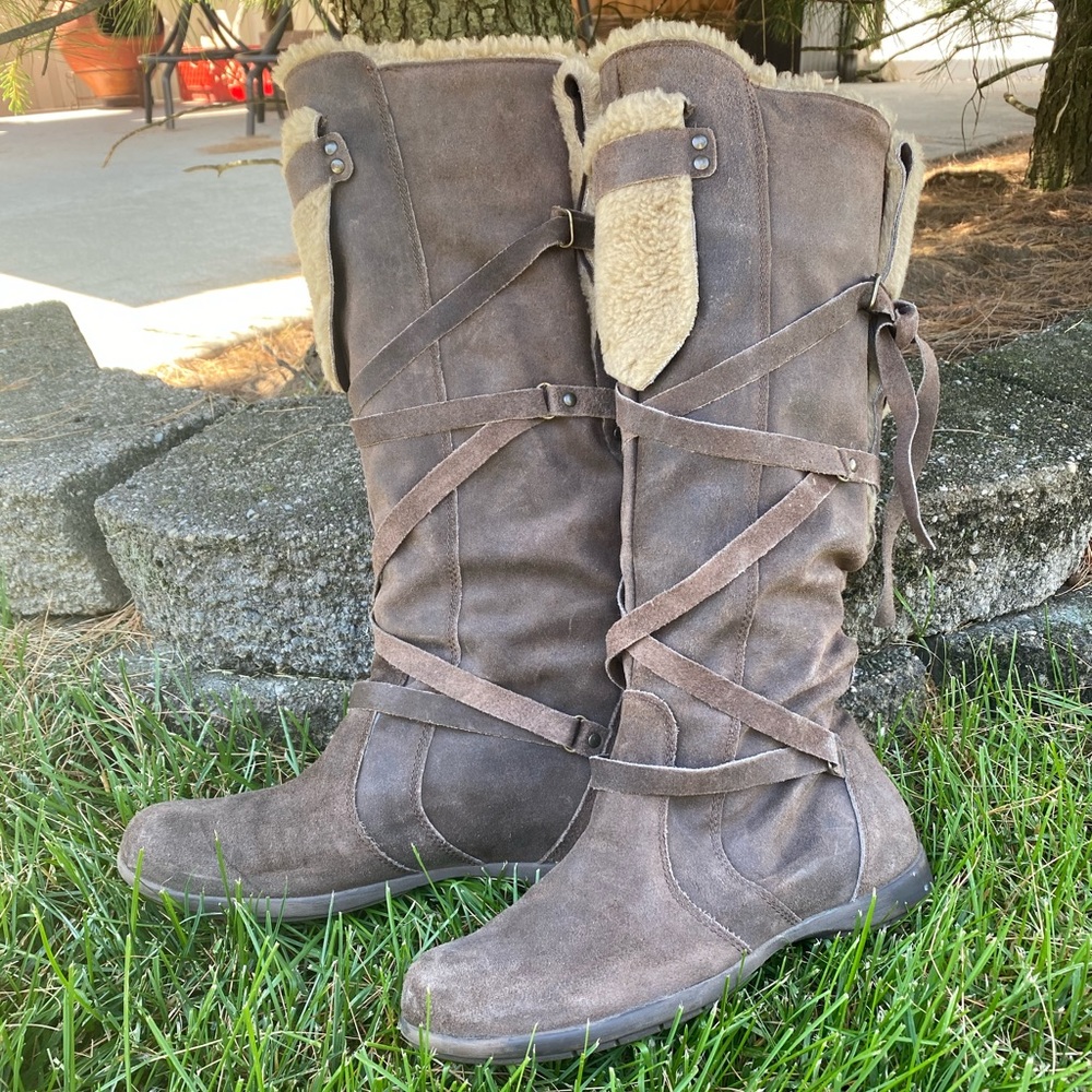 Suede Brown Boston Proper Boots (size 8)